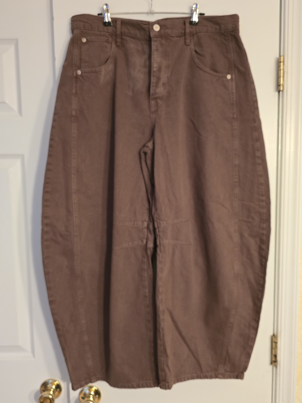 NWOT We The Free Brown Barrel Jeans - 31